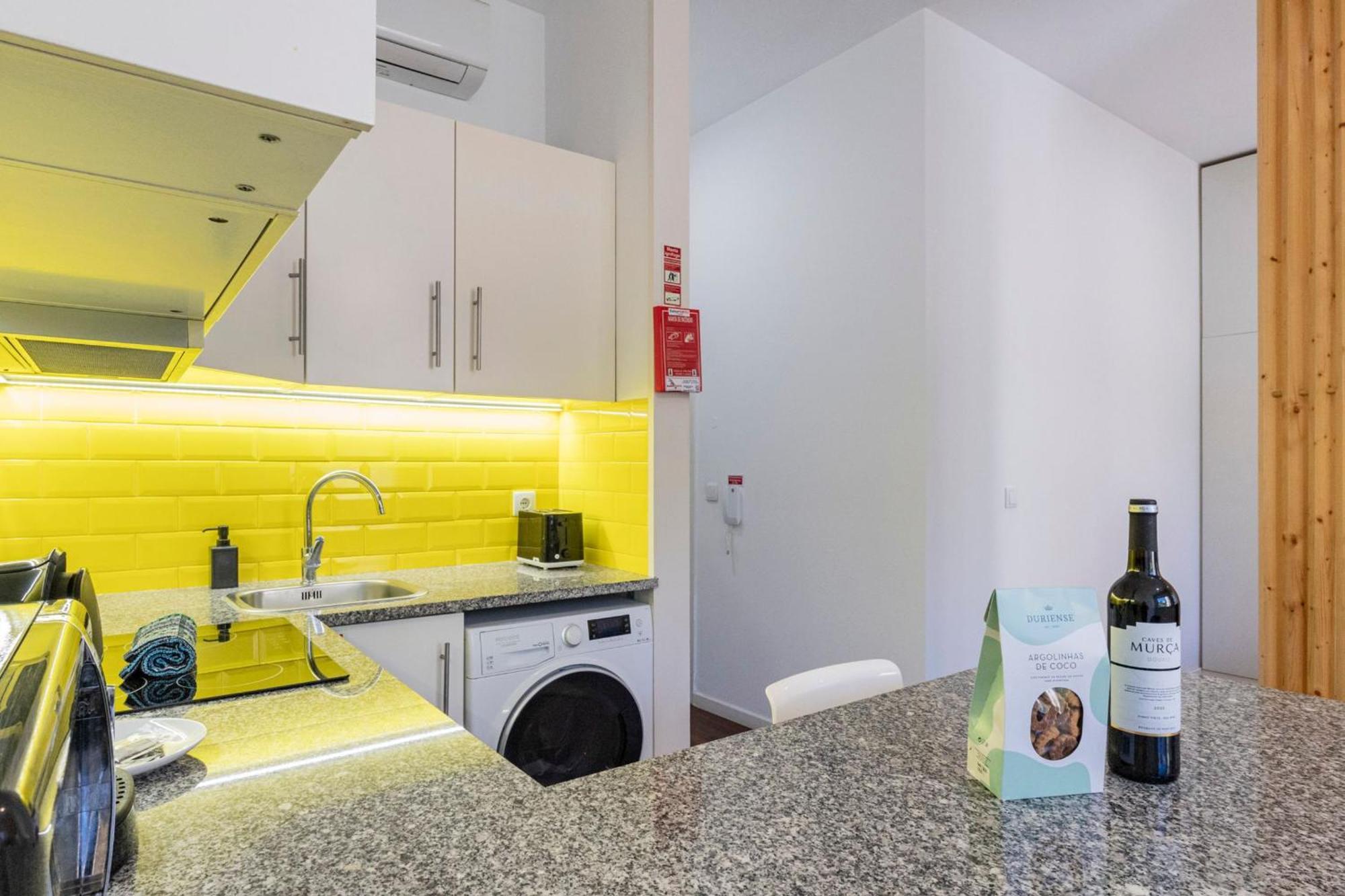 Sena 27 By Lovelystay Porto Bagian luar foto