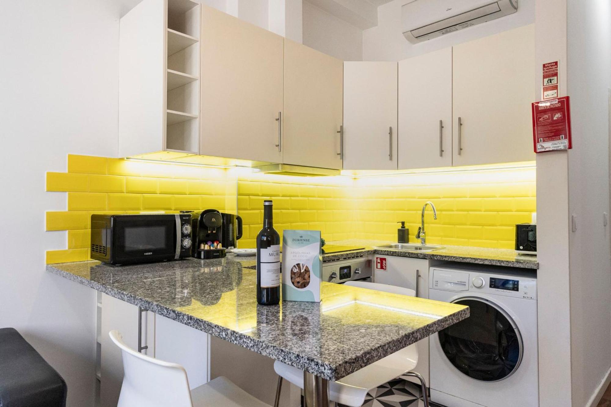 Sena 27 By Lovelystay Porto Bagian luar foto